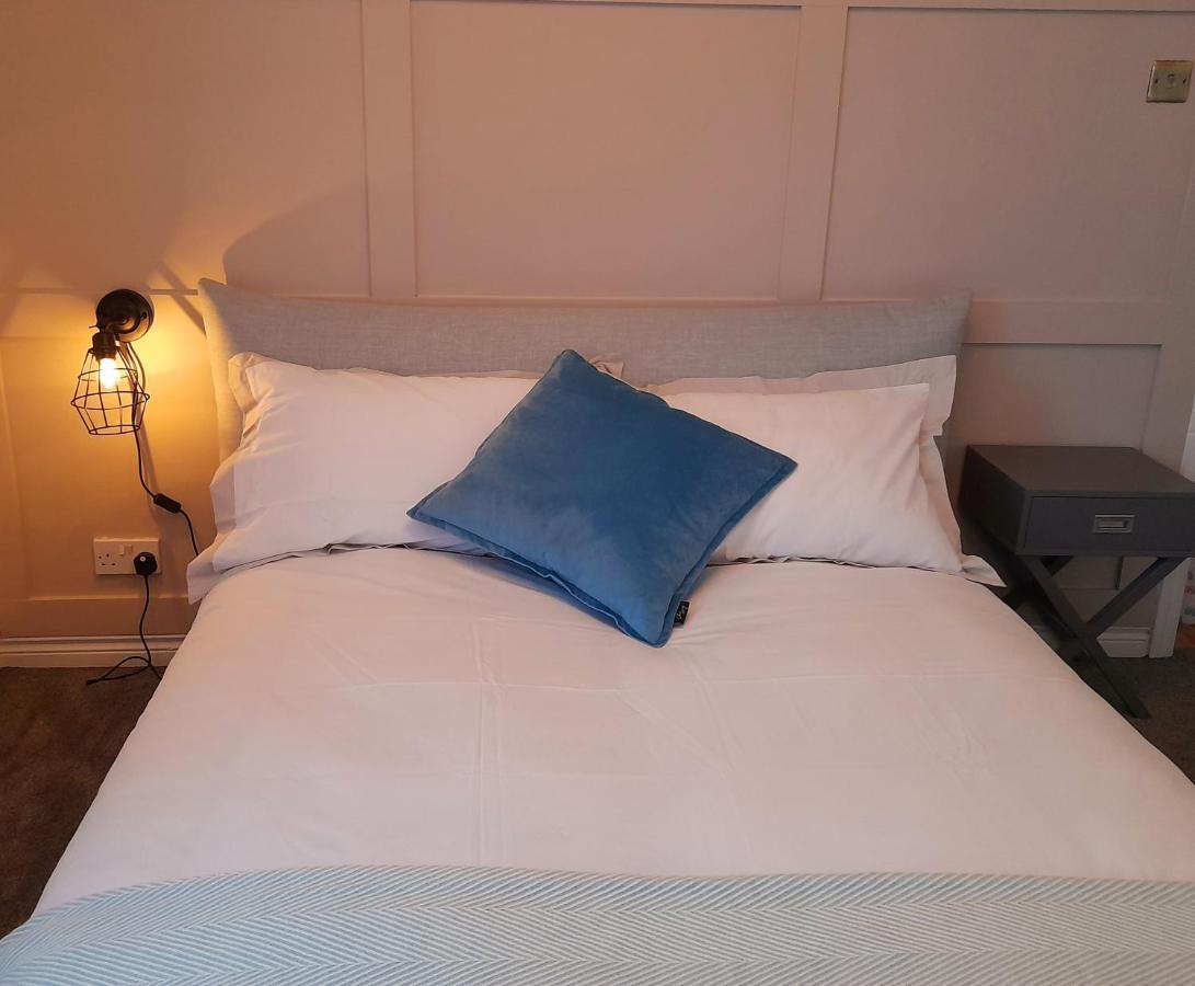 Stunning 3 Bed Seafront Mansion Building Sleeps 6 Adults Or 8 With Kids Leilighet Portrush Eksteriør bilde