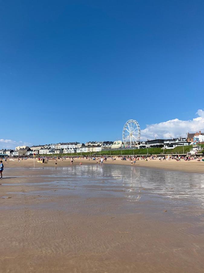 Stunning 3 Bed Seafront Mansion Building Sleeps 6 Adults Or 8 With Kids Leilighet Portrush Eksteriør bilde