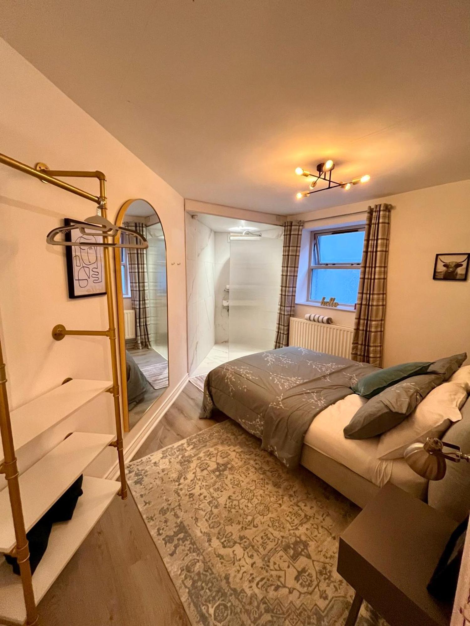 Stunning 3 Bed Seafront Mansion Building Sleeps 6 Adults Or 8 With Kids Leilighet Portrush Eksteriør bilde